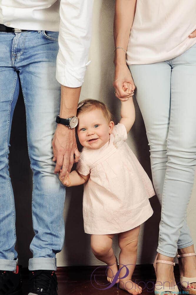 Familienfoto mit kleinem Kind