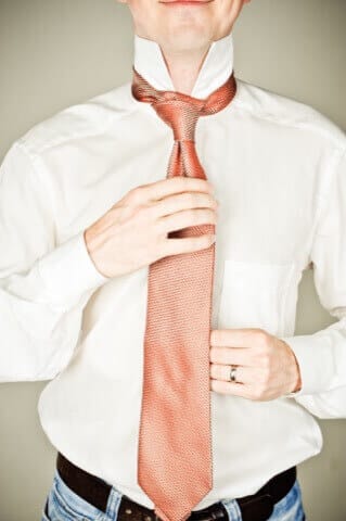 Men's photo at Photogenika photo studio in Munich, professional business portrait, businessman with tie, fashion-conscious business photography for companies and careers.