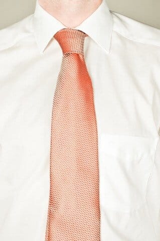 High-quality business portrait of a man in a white shirt and red tie in Munich, professional business photography at Photogenika Photo Studio.