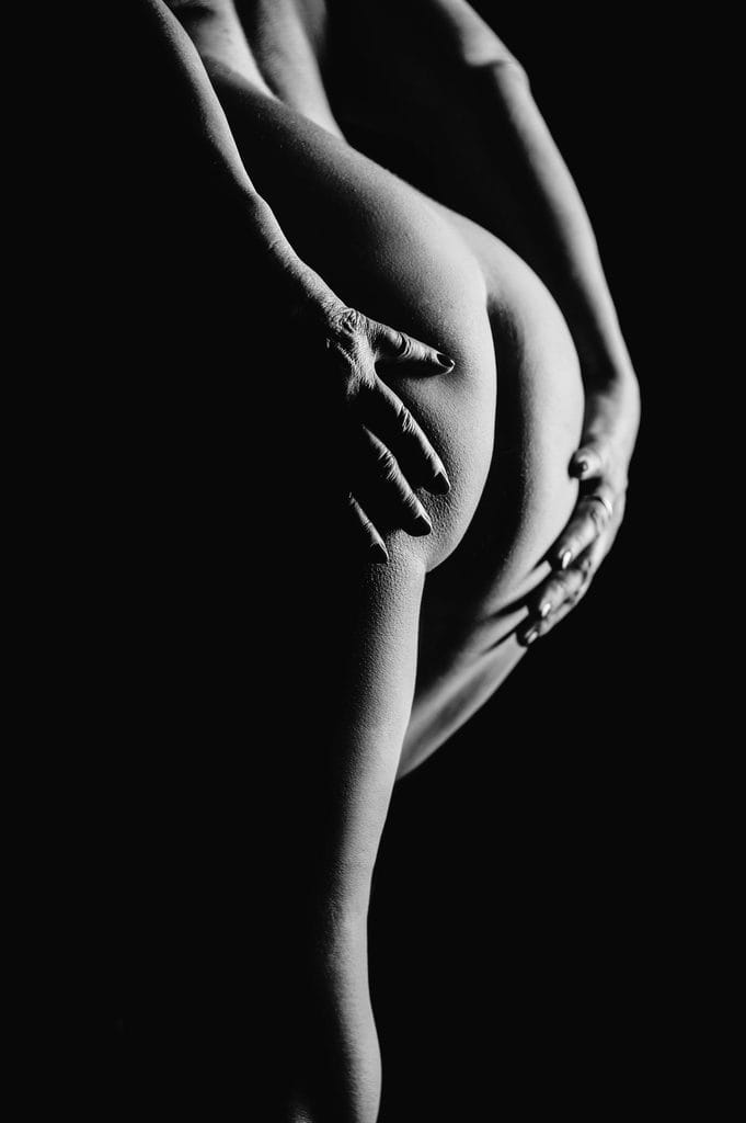 Gentle erotic photography in Munich, artistic nude shoots in the Photogenika photo studio, creative boudoir photos, professional nude photography in an exclusive studio ambience.