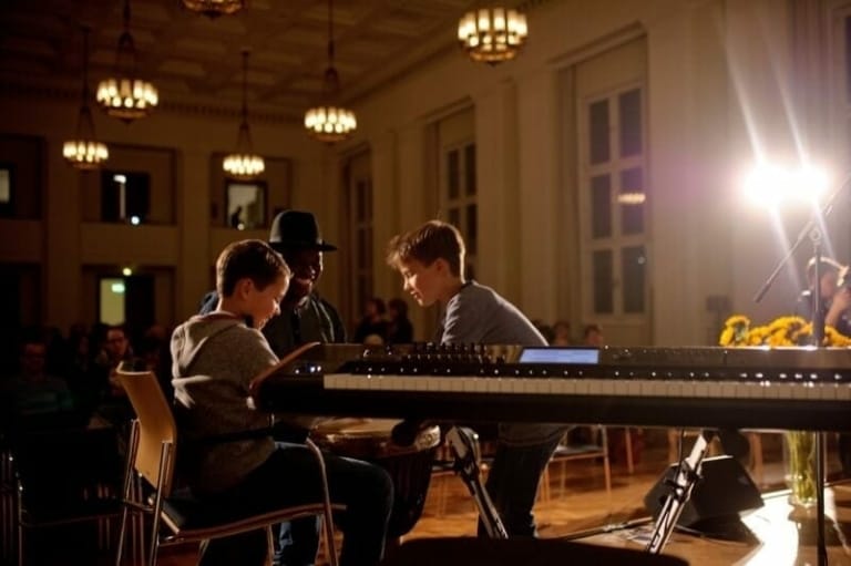Children playing the piano during a concert at the Munich photo studio. Professional photo session at Photogenika Photo Studio in Munich, ideal location for creative photo shoots and events.